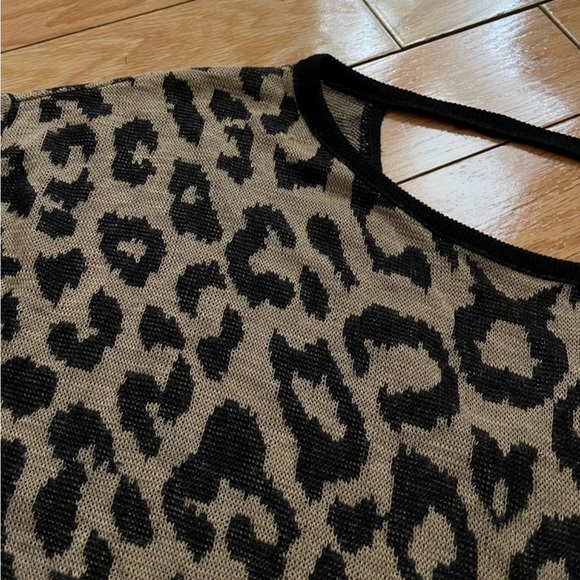 New York & Company Soho Jeans Long Sleeve Cheetah Print Top - Picture 8 of 8